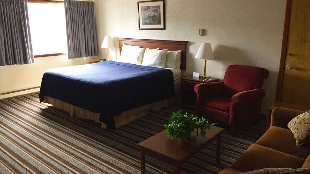 Magnuson Copper Crown Motel Hancock Room photo
